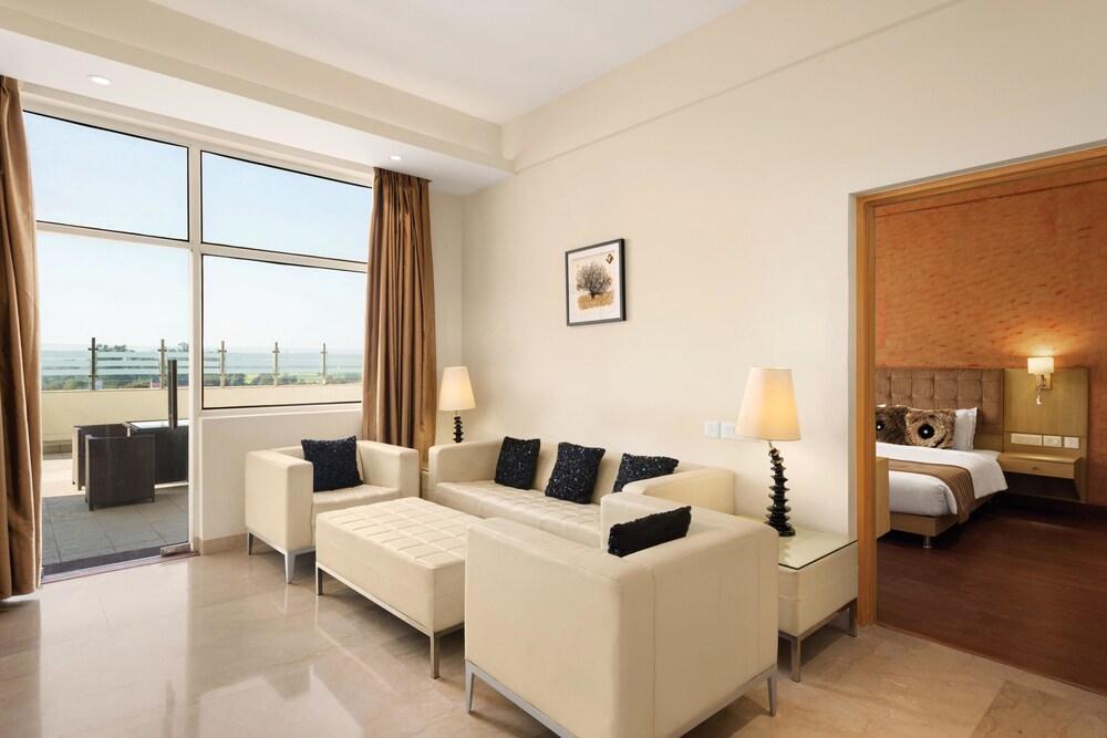 Hotel Ramada Neemrana Zewnętrze zdjęcie